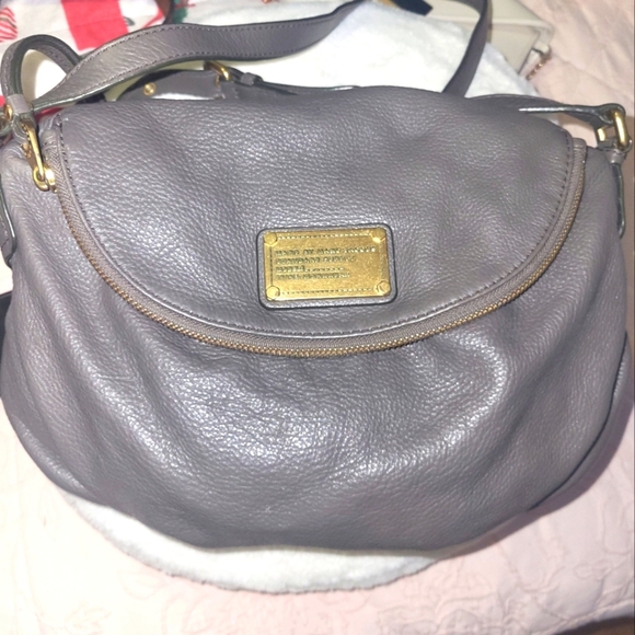 Marc By Marc Jacobs Gray Leather Shoulder Bag with Slouchy Design - Picture 3 of 16